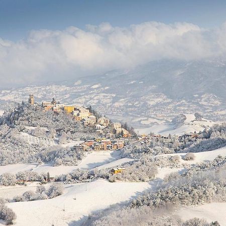 Apartamento La Vedetta Del Montefeltro Peglio Exterior foto